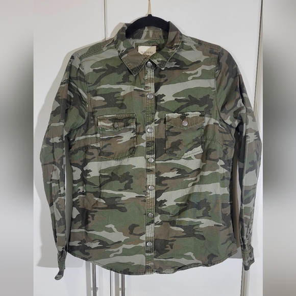 Forever 21  Camouflage Button Down Jacket Size Medium - Picture 1 of 8